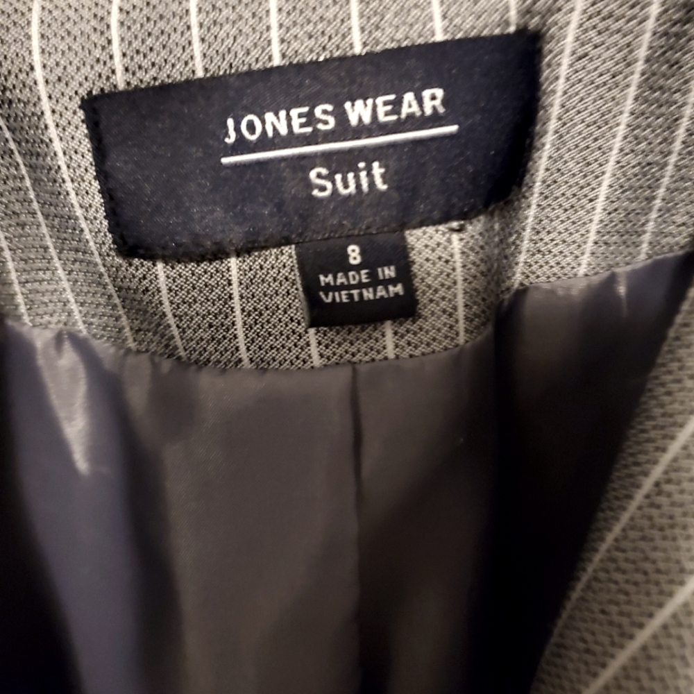 Jones Wear Suit, Jacket & Pant Dress Suit
